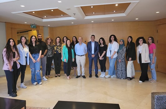 הסטודנטים המצטיינים: משה וידמן, משה לארי, אליענה דן, מיטל הרוש, תמר סאפר ופנינה שפרינגר, צילום: מזרחי טפחות 